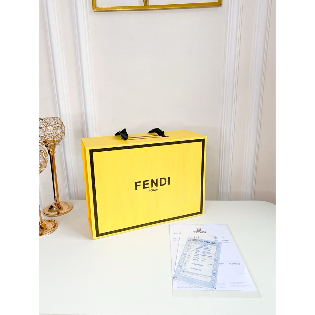 Fendi Premium Quality Magnetic Box - กล่องเก็บกระเป๋าสะพายข้างผู้หญิง - กล่องของขวัญ กระเป๋าถือ รองเ