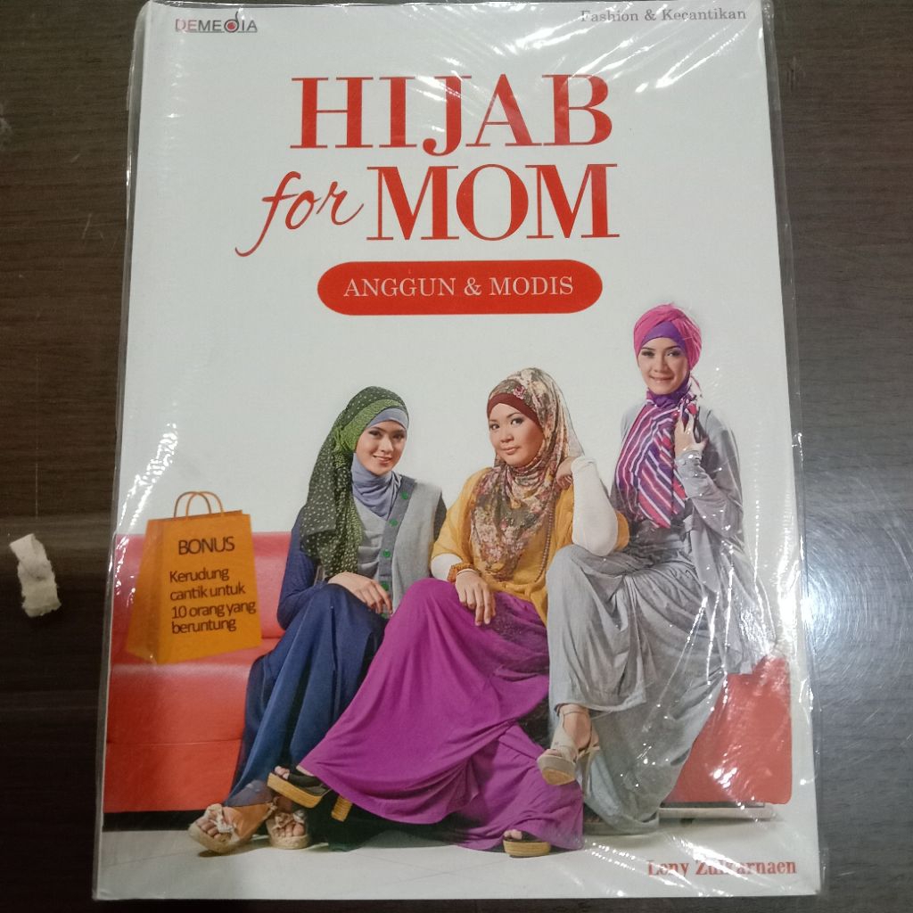 หนังสือแฟชั่นและความงาม: HIJAB สําหรับ MOM ELEGANT & FASHIONABLE