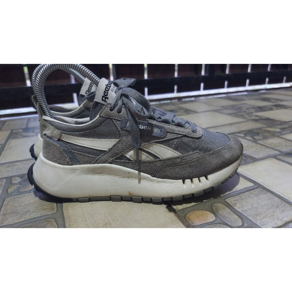 Reebok classic รองเท้ามือสอง 37