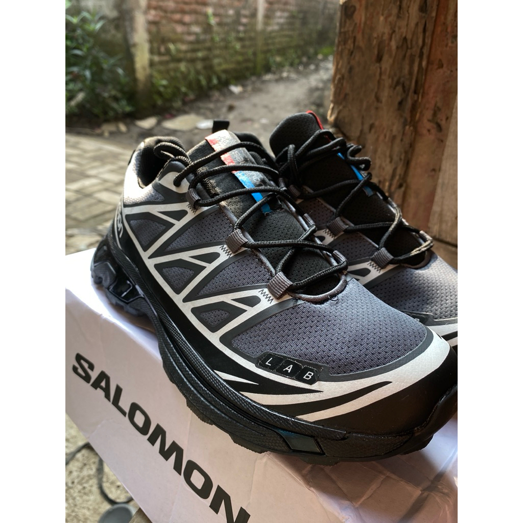 รองเท้าหมดอายุ Salomon XT-6