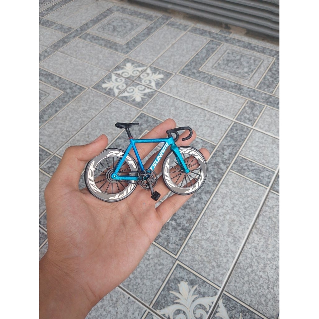 Fixie engine11/tsunami snm100 V4 จักรยานของเล่น (การปรับเปลี่ยนไรเดอร์เต็มดาว) ของเล่นจักรยาน fixie 