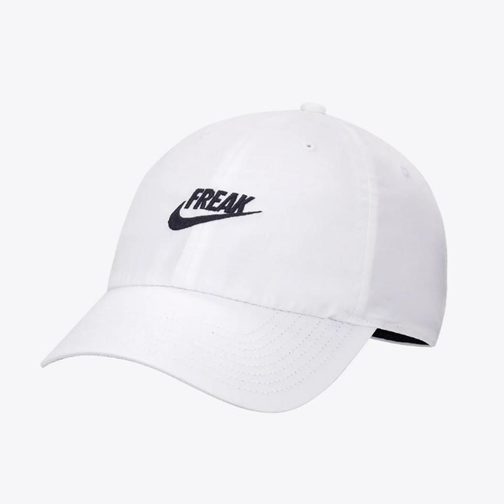 Nike FREAK Giannis Antetokounmpo Dri-FIT Club หมวกไม่โครงสร้างสีขาวต้นฉบับ