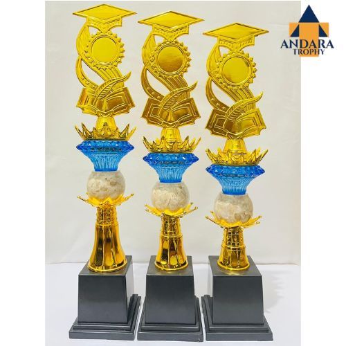 ใหม่ล่าสุด GRADUATION TROPHY COMBINATION OF MARBLE, CROWN และ ASHTRAY (CODE B2) HEIGHT 50 - 54 CM