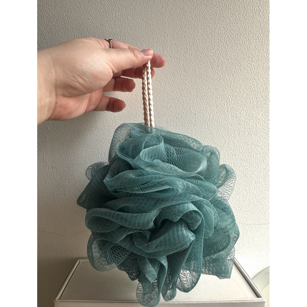 (PRELOVED) OHSOME Solo Corner Bath ball Shower Puff Loofahs Blue