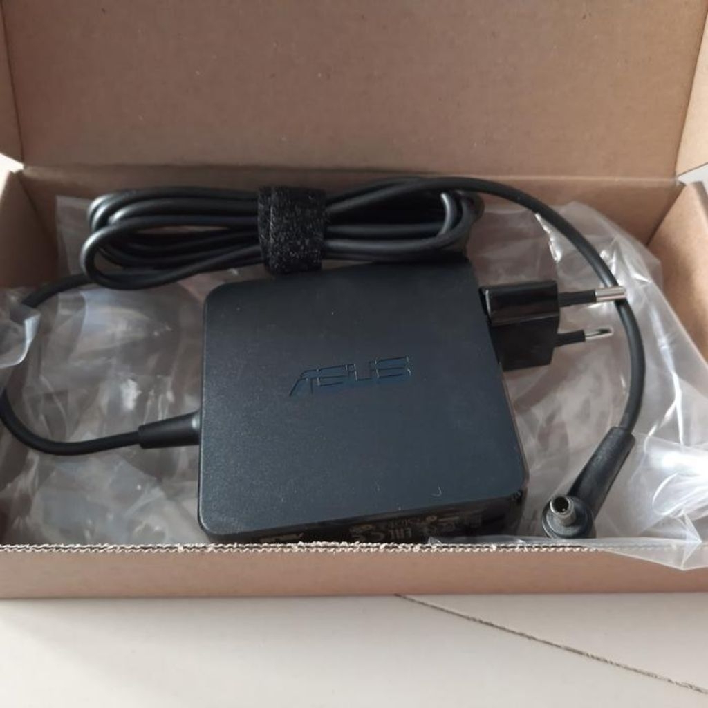 อะแดปเตอร์ชาร์จ Asus ExpertBook L1400CDA 19V3.72A DC 4.5X3.0MM ดั้งเดิม