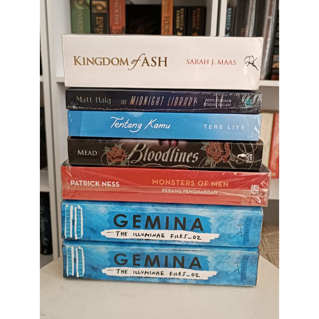 Kingdom of Ash นวนิยายมือสองเกี่ยวกับ You The Midnight Library Bloodlines Monsters of Men The Illumn