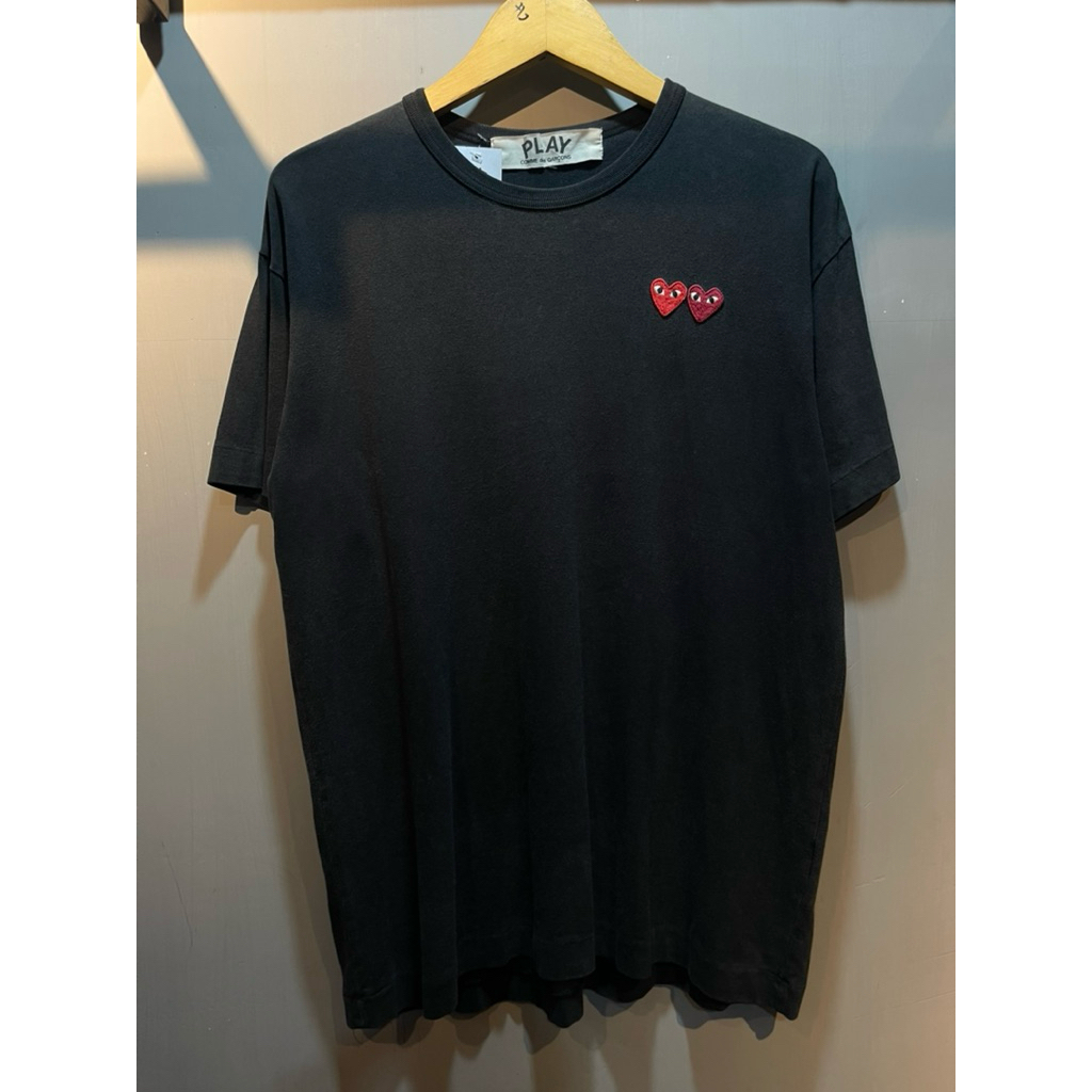 เสื้อยืด CDG Double Love สีดํา
