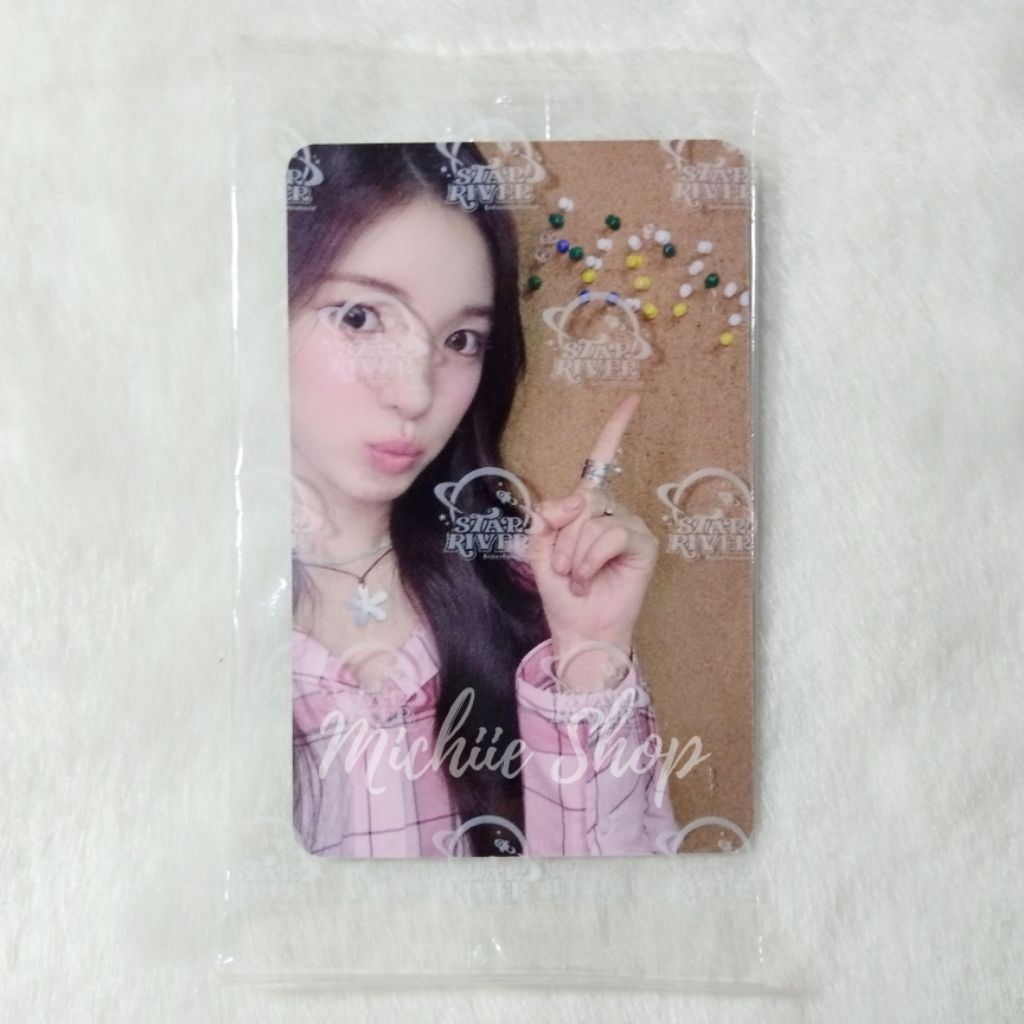 Photocard Hearts2Hearts Yuha Focus Starriver 1.0 A Ver อย่างเป็นทางการ | Photocard Hearts2Hearts Yuh