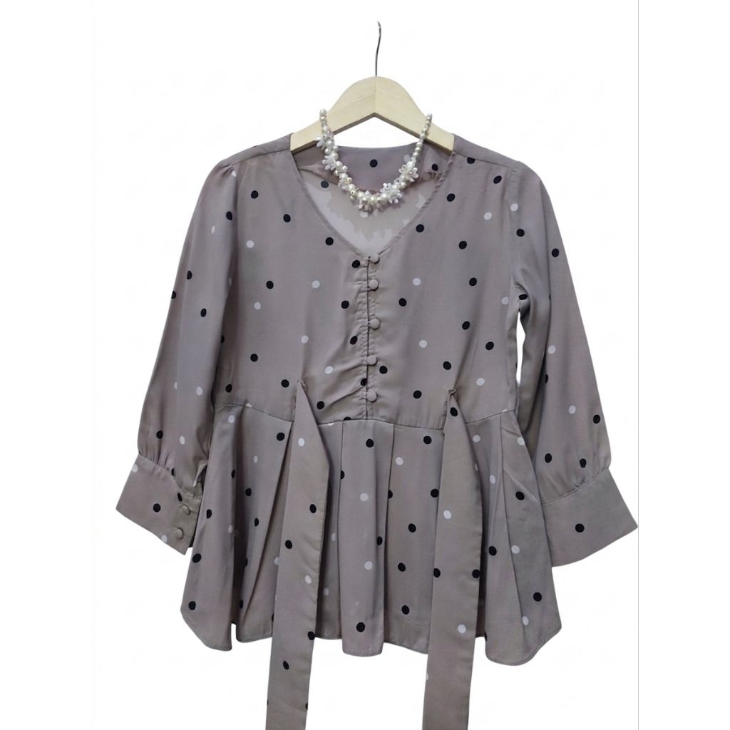 KEMEJA Blouse top เสื้อที่เป็นมิตรพยาบาล Polkadot coksu taupe ไซส์ S LD90