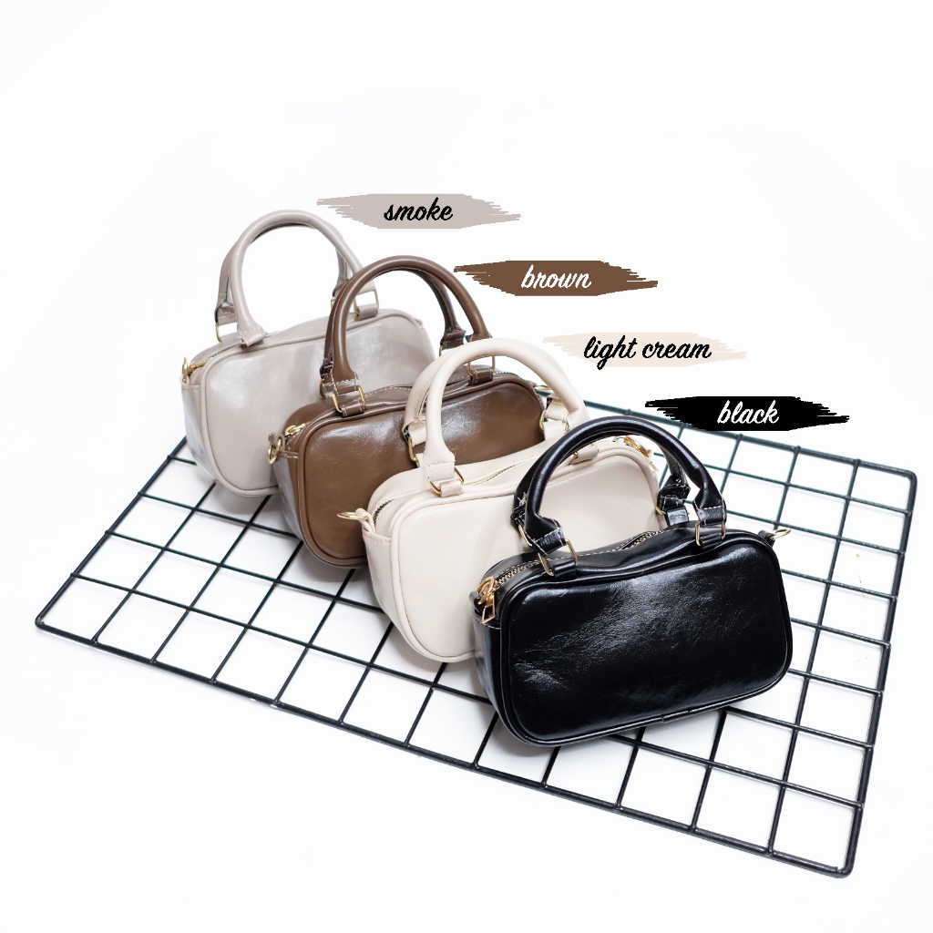 Zoey Sling Bag - กระเป๋าสะพายไหล่ผู้หญิง