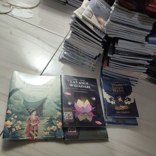 Novel Jawa Aneka Judul Stok 2025 Cuci Gudang 3 Ukuran Diantaranya: Kedhaton - Gendhis - Luh Ngandhaping Jawah  - Lara Ati - Angkara - Pasugihan - Santet - Candhikala - Anak Lanang -  Lathi - Tresna Kalih Welas - Tilik - Lemah Teles - Wasis Tanpa Wates