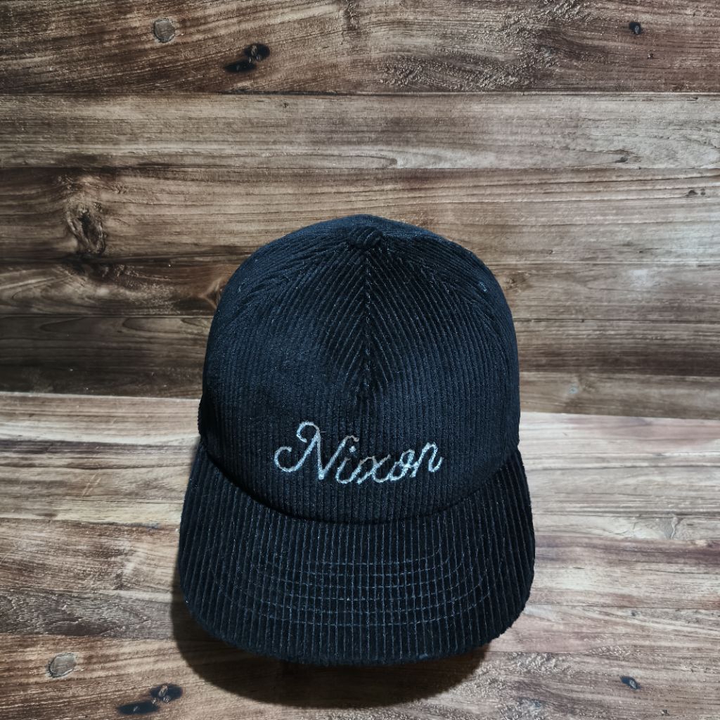 หมวก snapback โลโก้สีดําผ้าลูกฟูก Nixon