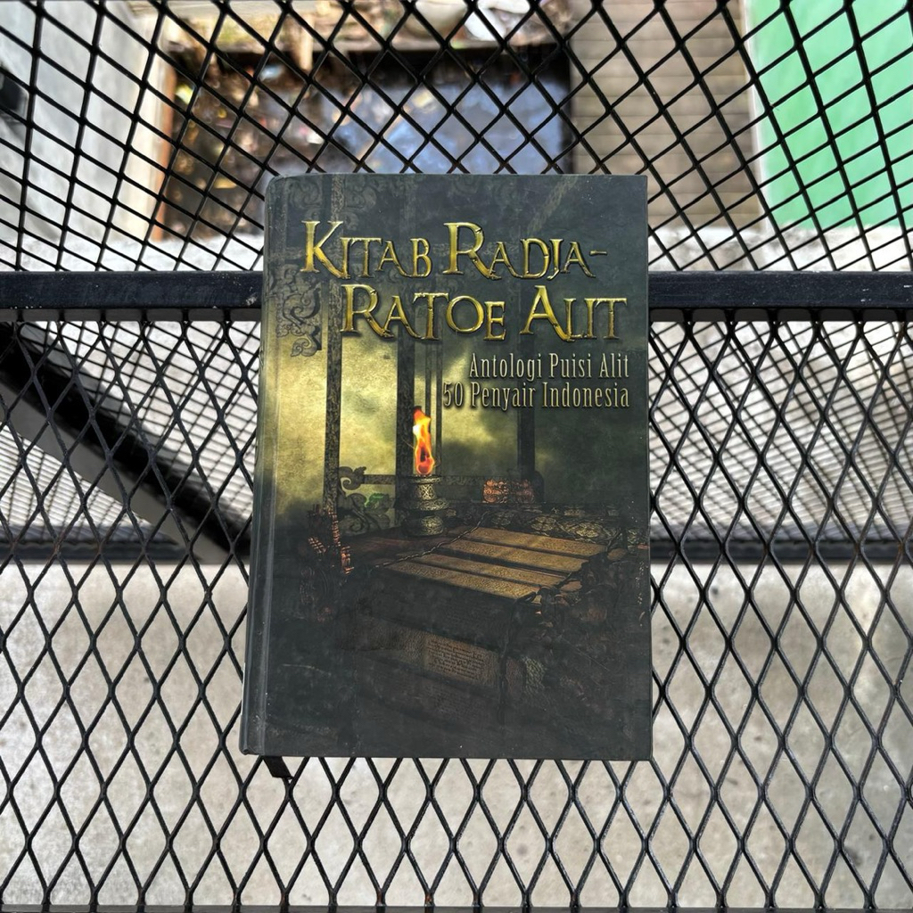 BOOK RADJA-RATOE ALIT Anthology of Poetry Alit 50 ทํานายอินโดนีเซีย