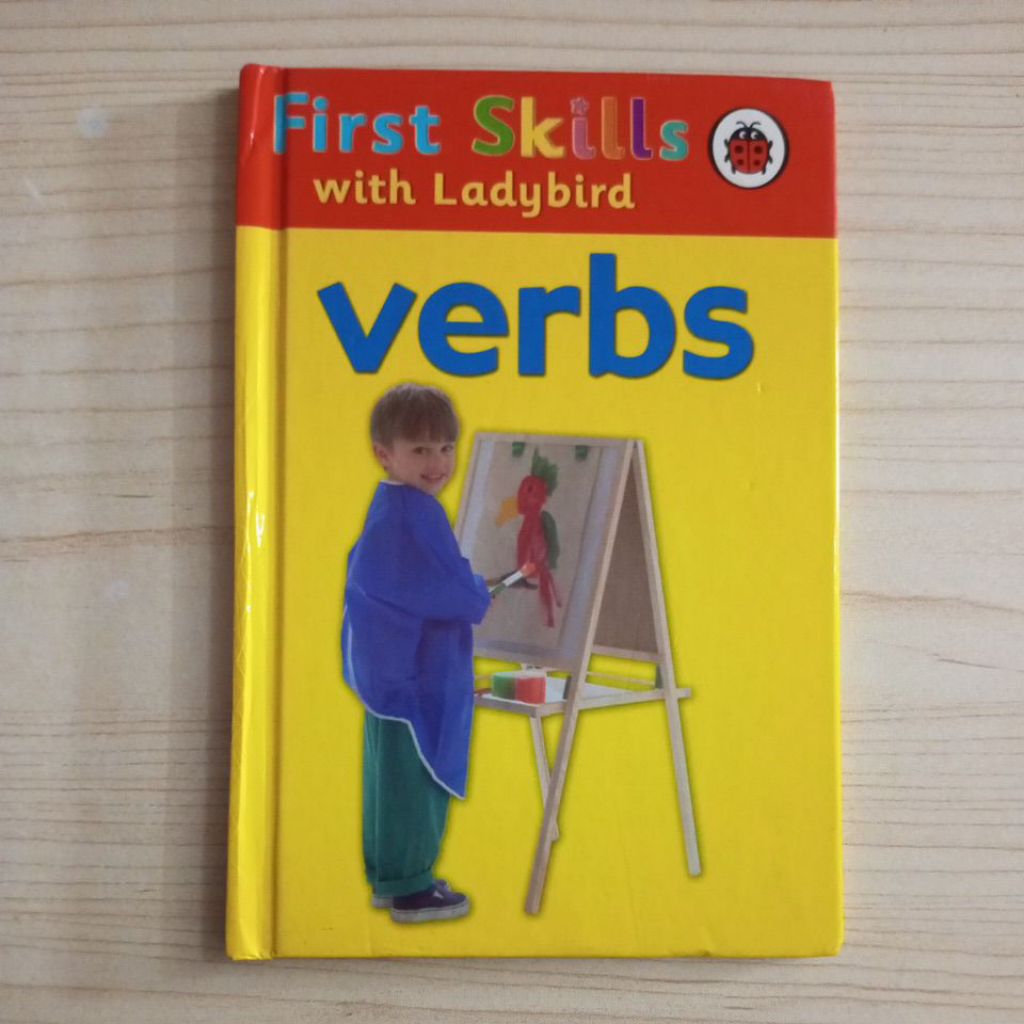 หนังสือเล่มแรกกับ LADYBIRD VERBS