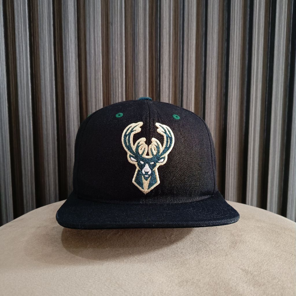 หมวก Snapback Mitchell & Ness x NBA Milwaukee Bucks