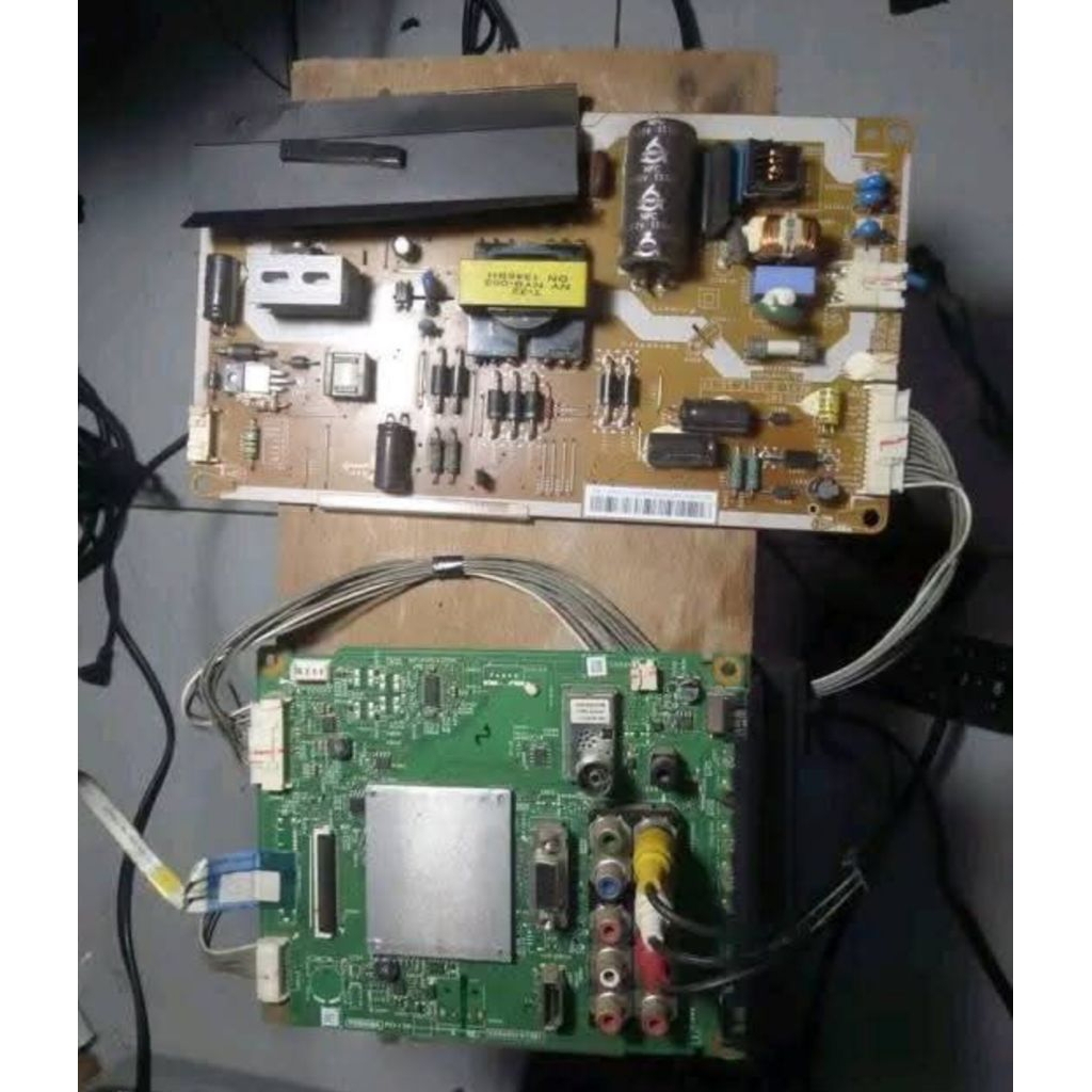 1 ชุด MB PSU MAINBOR MAINBOAR โมดูลเมนบอร์ด MONTHERBOARD POWER SUPPLY REGULATOR SUPPLY TV TOSHIBA 32