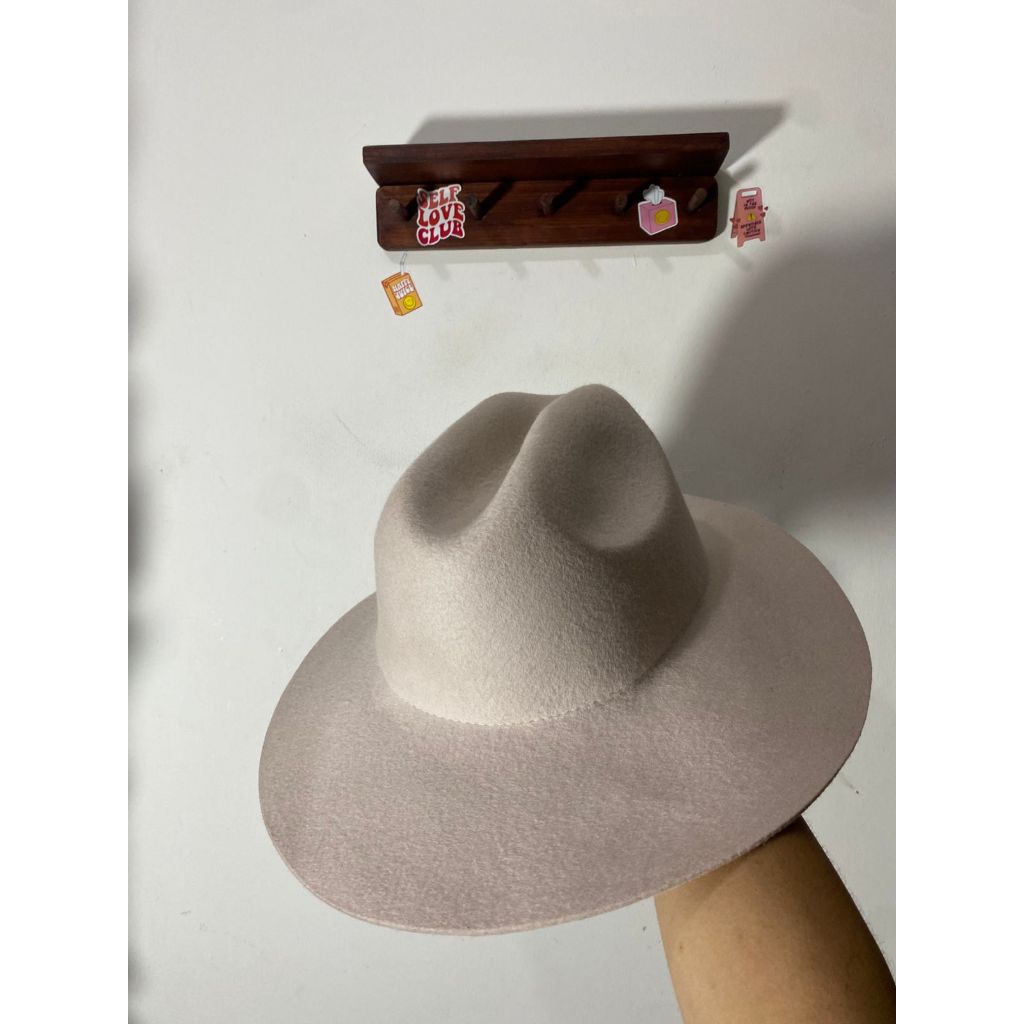 STRADIVARIUS BEIGE FEDORA HAT BRAND ใหม่