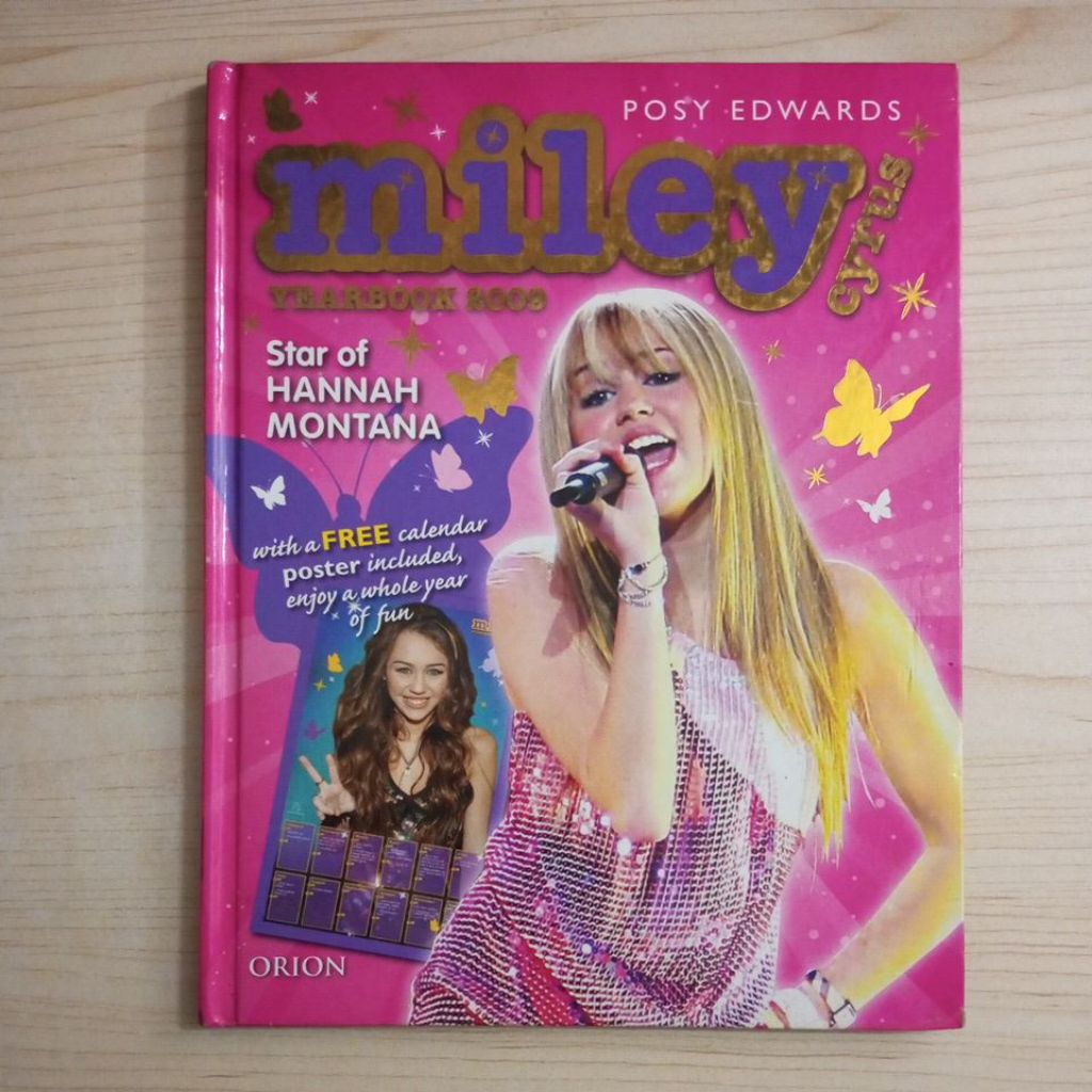 MILEY CYRUS YEARBOOK 2009 โดย POSY EDWARDS