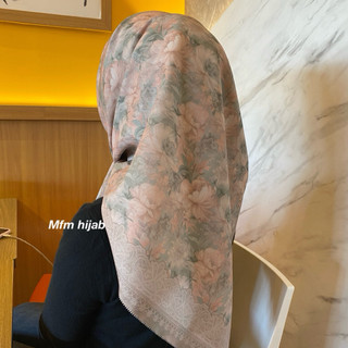 Hijab Segiempat Voal Motif Seragaman