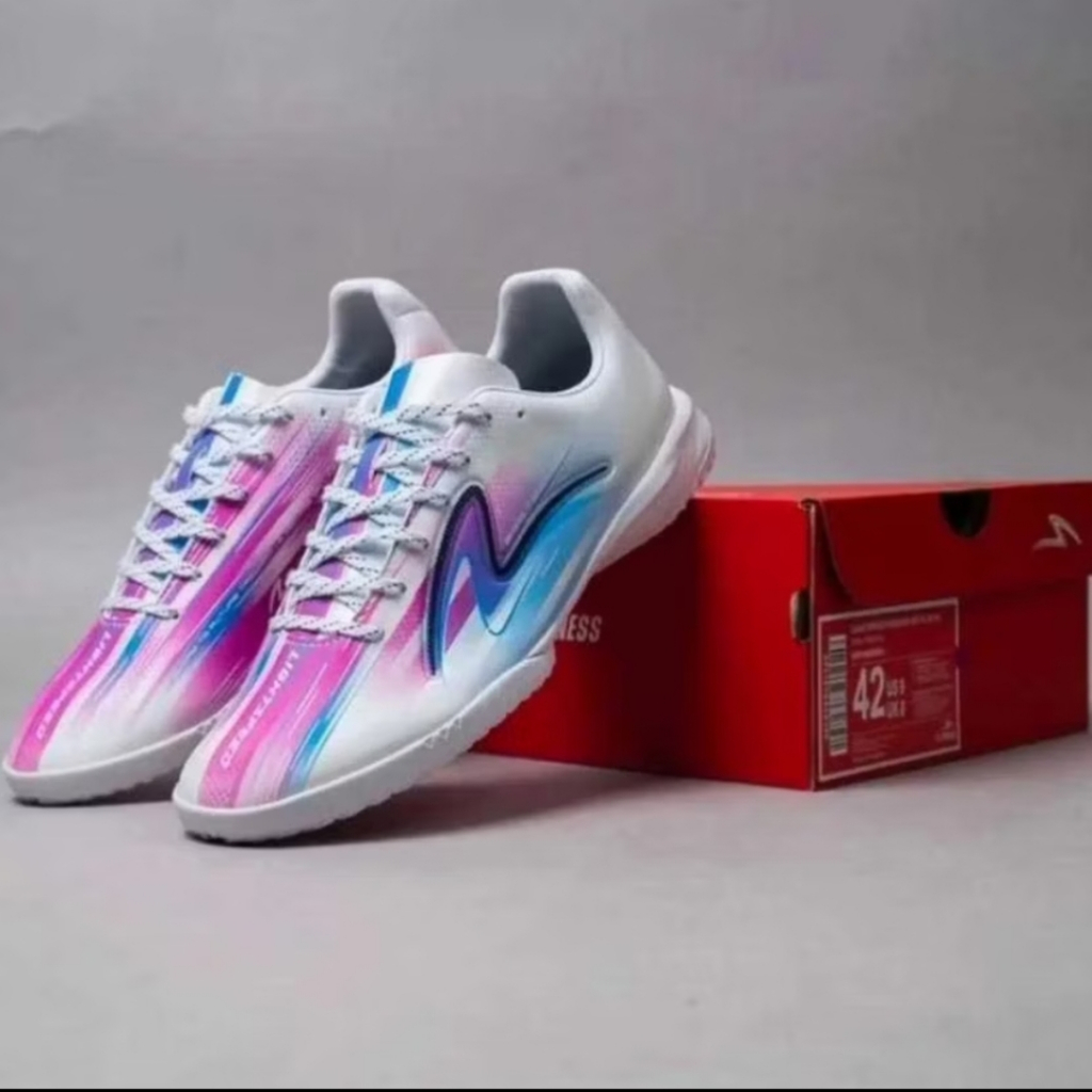 SPECS LIGHTSPEED REBORN REBORN FUTSAL รองเท้าในวันที่ 2025