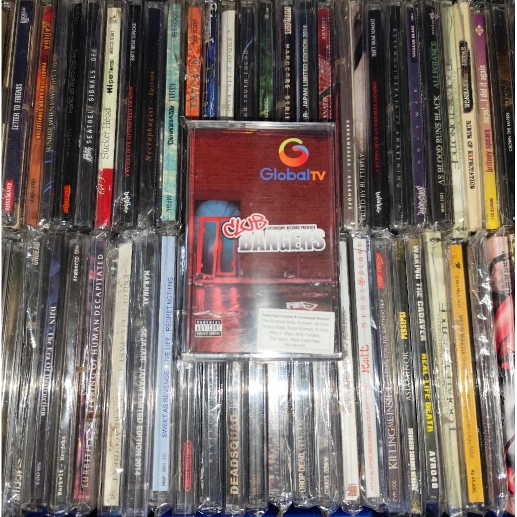 Interscope Records นําเสนอ Cassette: Club Bangers - Eminem, 50 Cent, Snoop Dogg, Busta Rhymes, The G