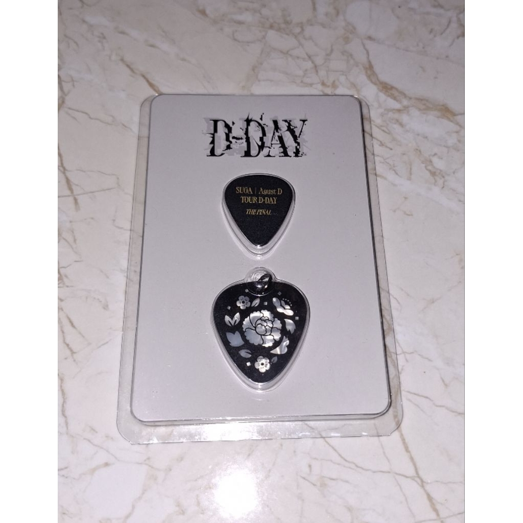 [หนังสือ] MERCH GUITAR PICK D-DAY