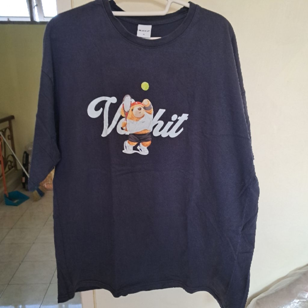 เสื้อยืดหมีเทนนิสอีกครั้ง ป้ายเสิร์ฟ Million Day