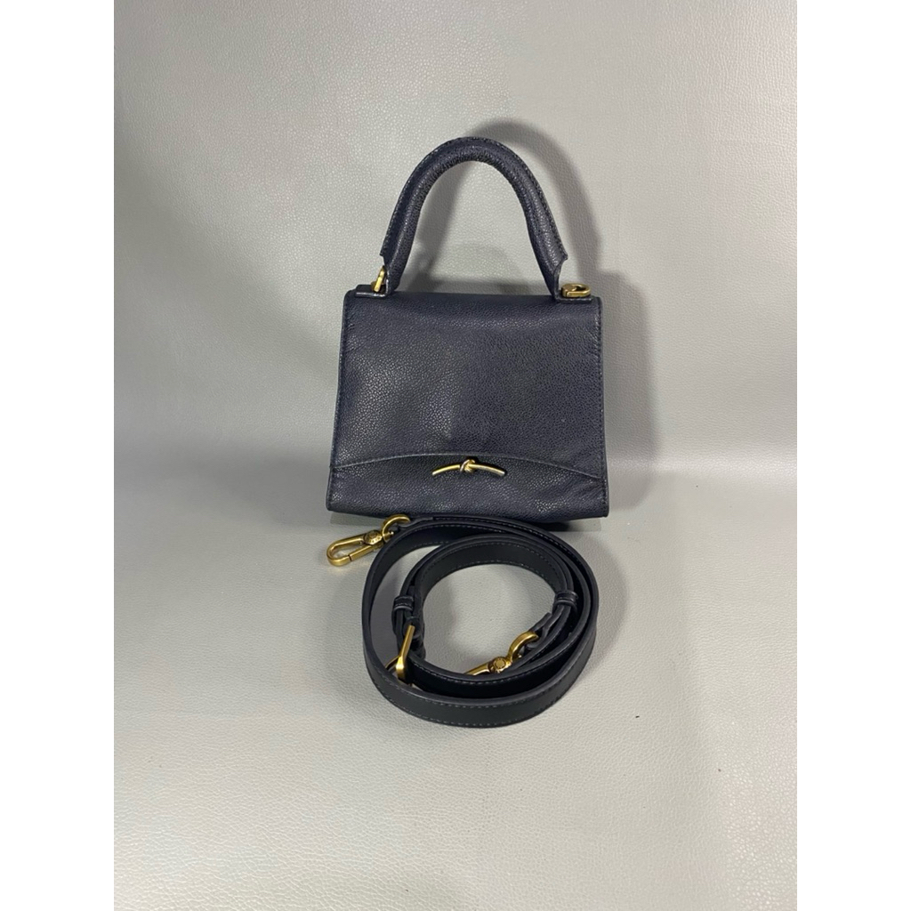 CHARLES & KEITH HUXLET METALLIC PUSHLOCK BAG / CHARLES & KEITH SLINGBAG CHARLES & KEITH / CK SLINGBA