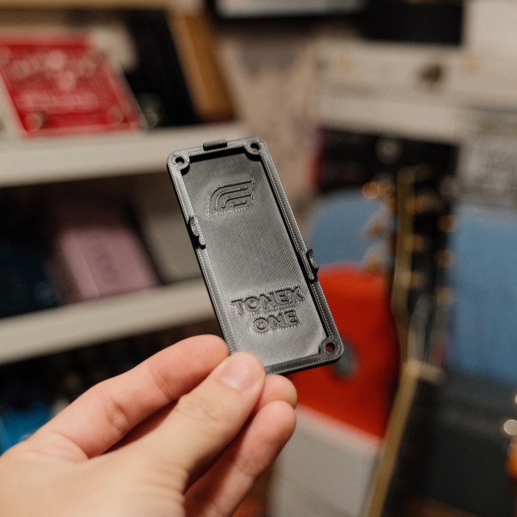 แผ่นยึด Velcro ด้านล่างเหยียบสําหรับ IK Multimedia TONEX One (3M Dual Lock) โดย FireWorkX Music Gear