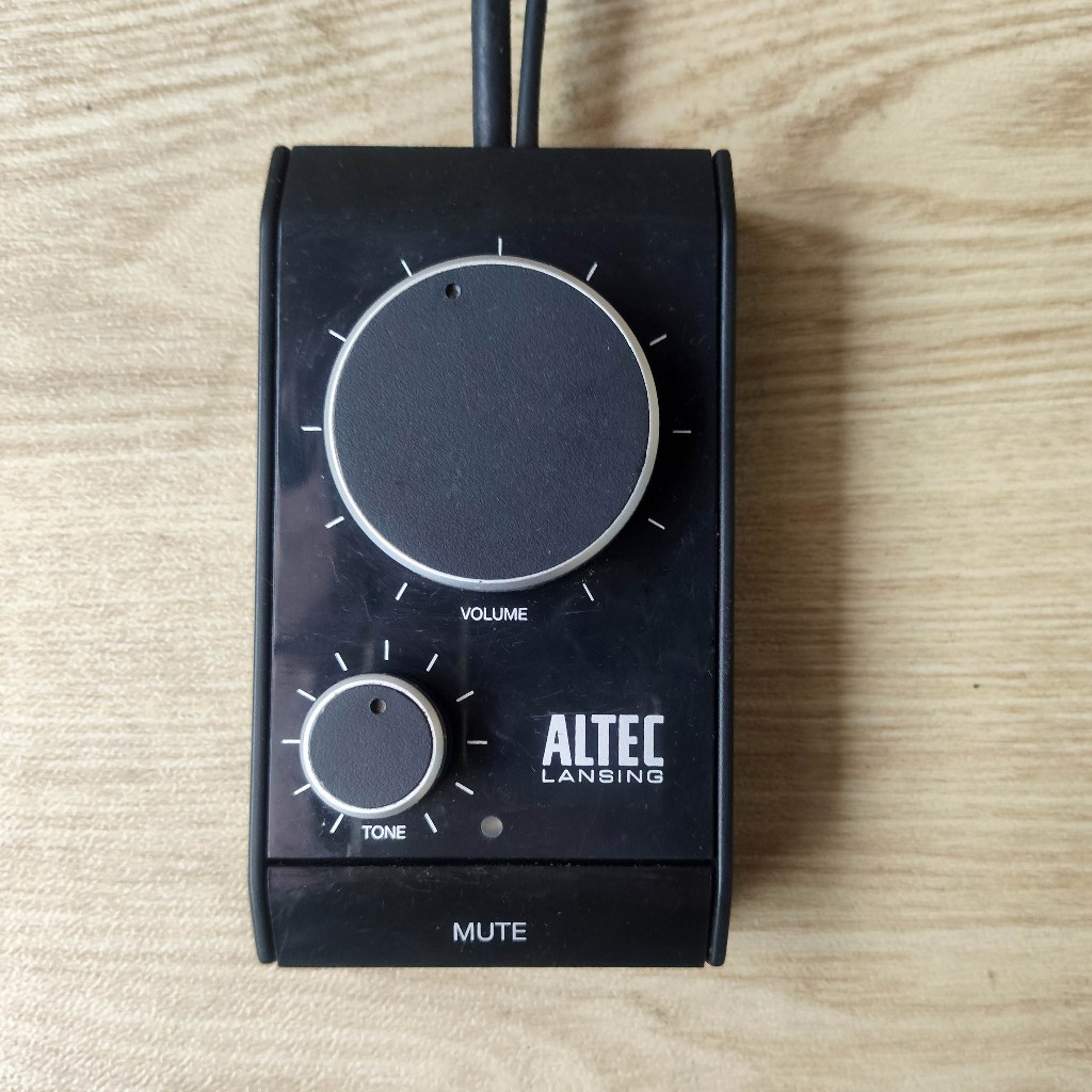 การควบคุมระดับเสียงลําโพง Altec Lansing VS2721 ดั้งเดิม