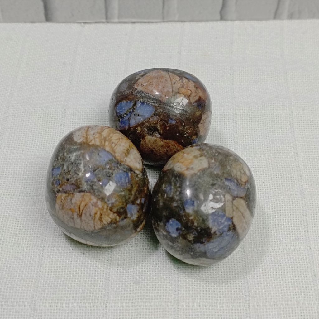 Que Sera Stone / Rhyolite B03