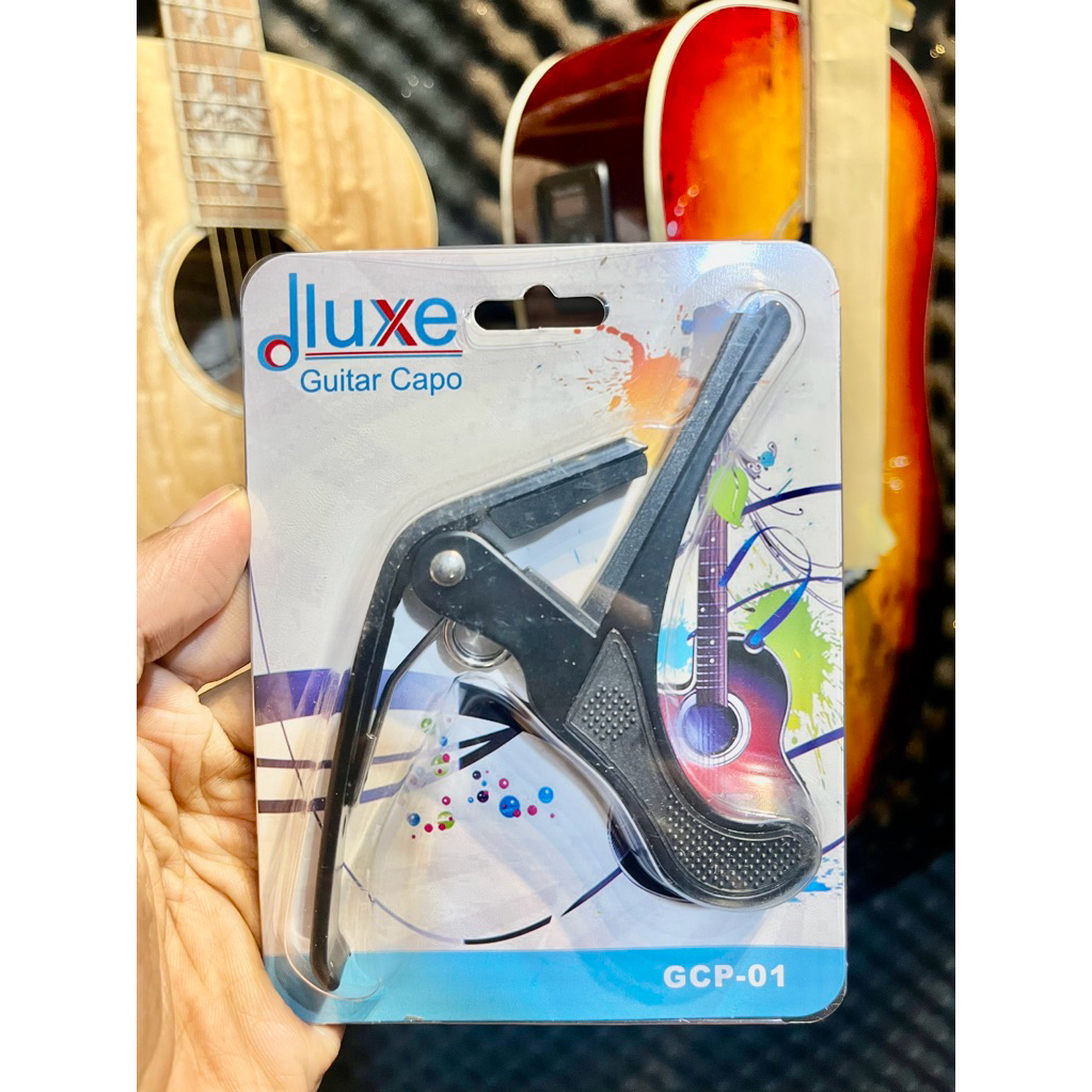 กีต้าร์โปร่ง Dluxe capo
