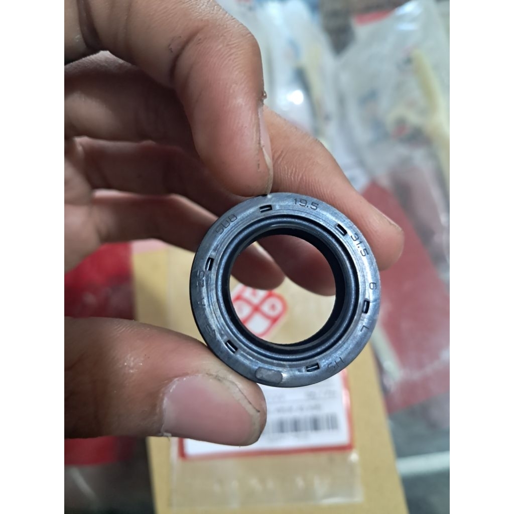 LETF CRANK AXLE SEAL K0J GENIO BEAT DELUXE 19.5 x 31.5 x 6 ของแท้ TKR