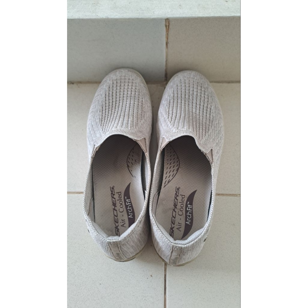 รองเท้า Sketcher ไซส์ 39 ทรงโค้ง