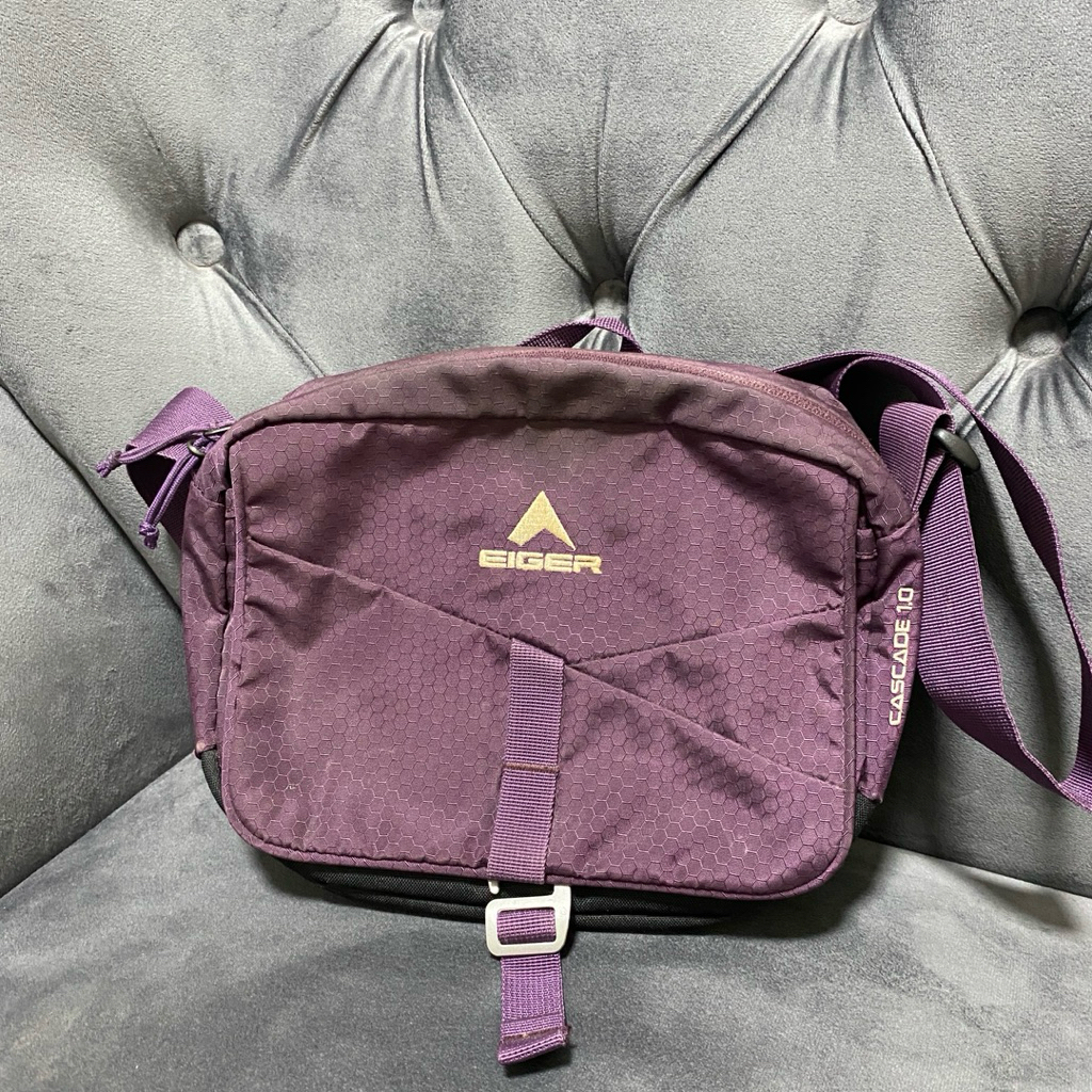 Preloved Eiger1989 Cascade 1989 Sling Bag