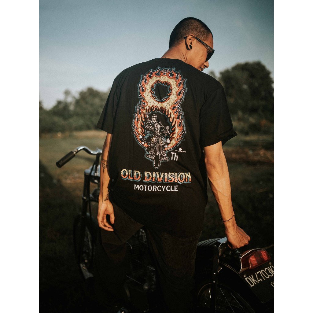 เสื้อยืด Anniversary 8th Black Old Division TS Anniversary 8th BK