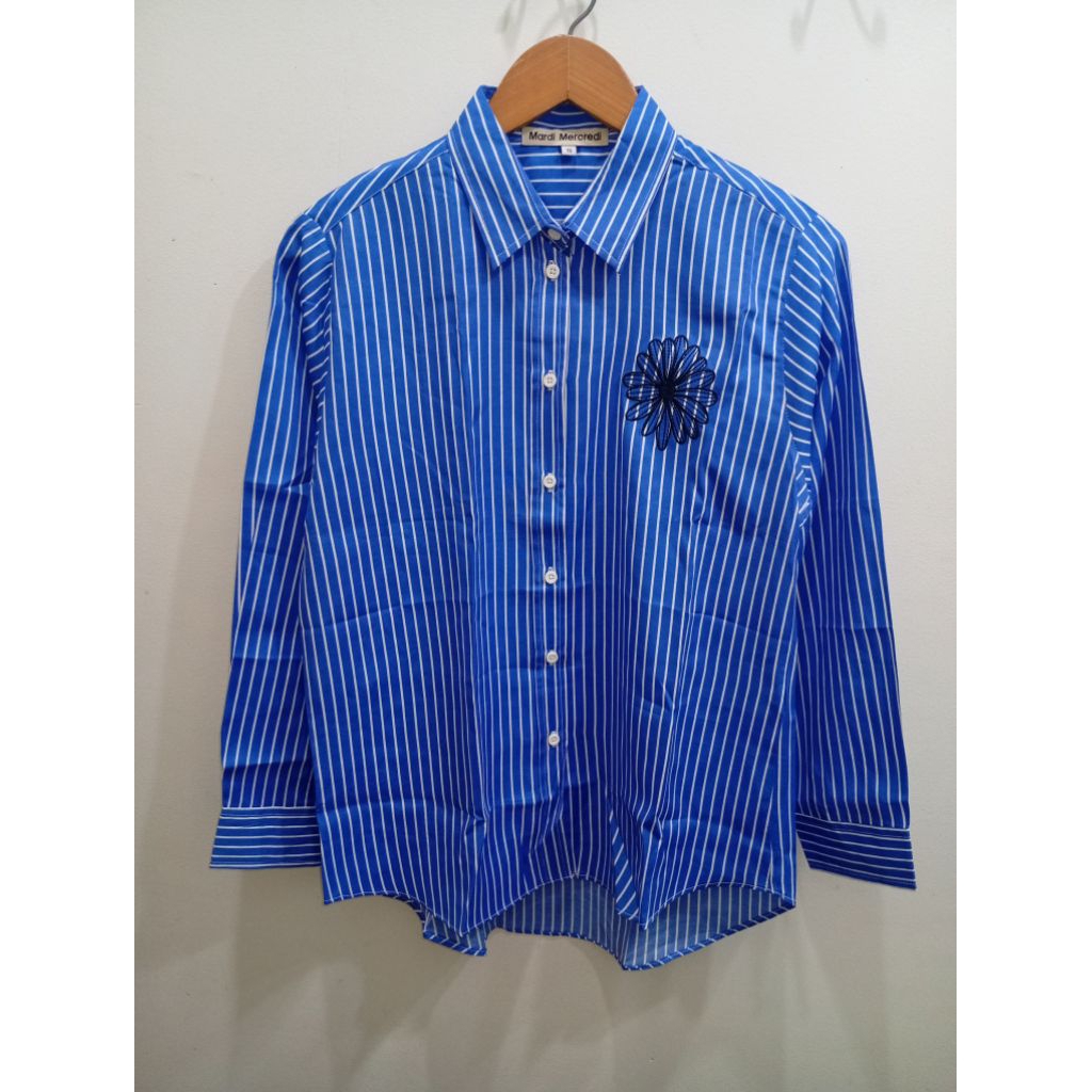 เสื้อเชิ้ตผู้หญิง KEMEJA MAR MERC