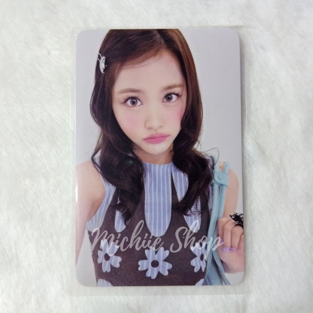 Photocard Hearts2Hearts Carmen Lucky Draw QQ Style B3 | Photocard Carmen Hearts2Hearts LD QQ B3 อย่า