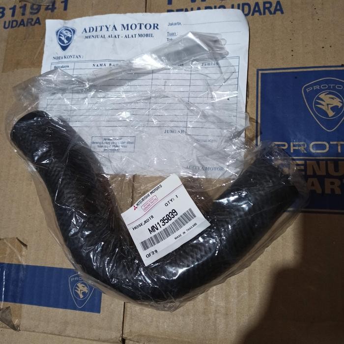 Pajero sport strada triton 2500cc KB4 ORIGINAL ท่อหม้อน้ําตัวบน