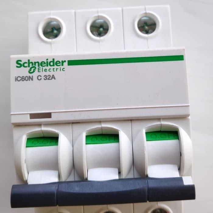 MCB Schneider iC60N 3P 32A Acti9 A9F74332 เบรกเกอร์ขนาดเล็ก