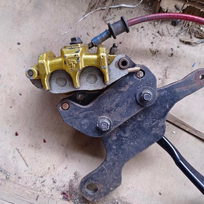 เบรคคาลิปเปอร์ซ้ายสําหรับ Usd New R25 Copotan