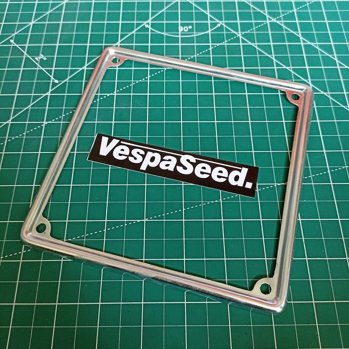 กรอบป้ายทะเบียนหลัง Vespa รุ่น Sip