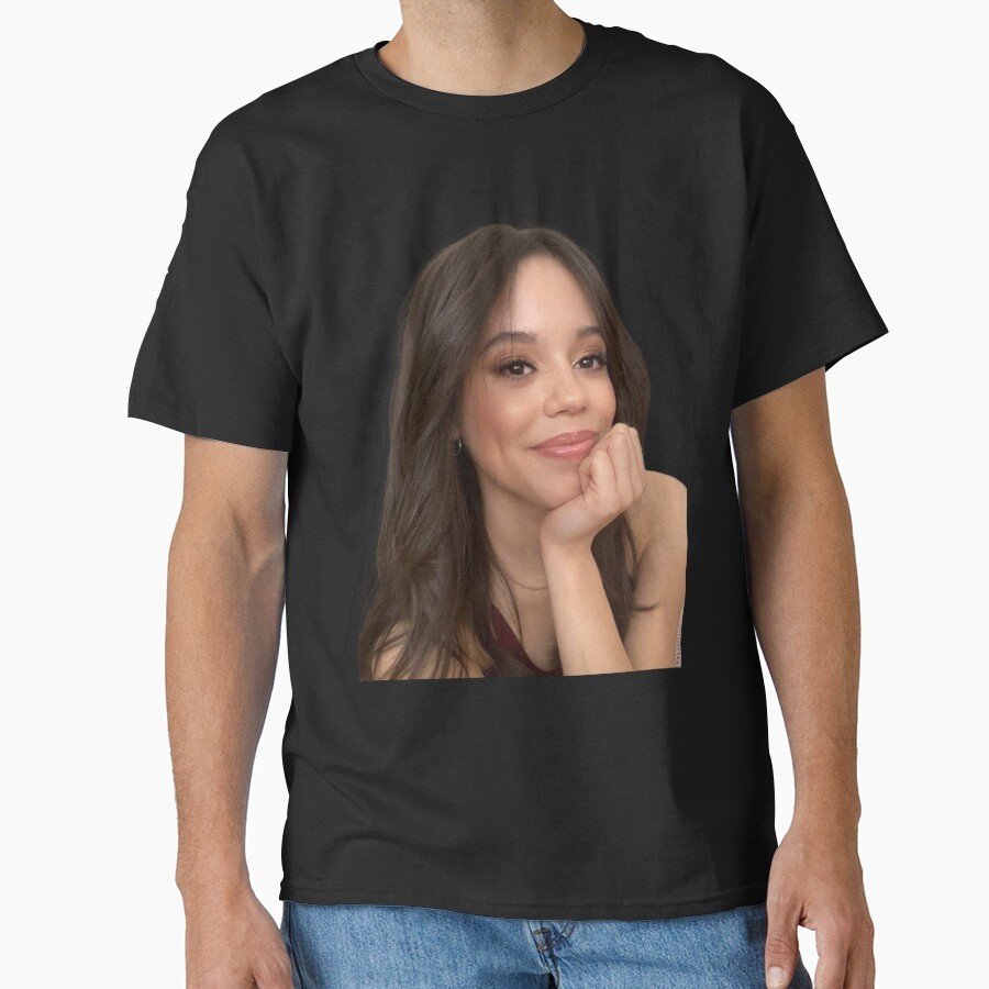 Jenna Ortega Classic เสื้อยืดคอกลม Unisex ไม่ซ้ําใคร สร้างสรรค์ ทันสมัย และเท่ เหมาะสําหรับผู้ชายและ
