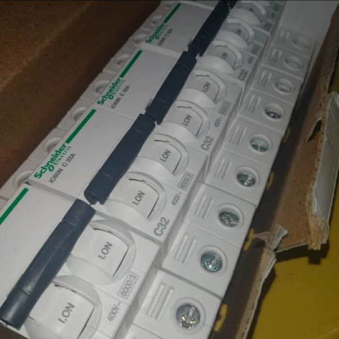 MCB IC60N 2P 32A 6kA Schneider 2Phase 2Pole