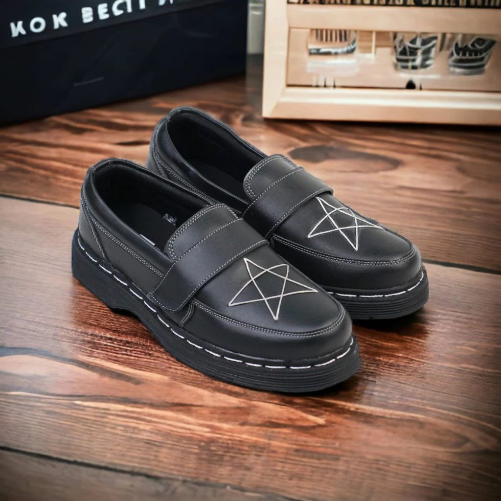 Limited Docmart Black and White Star Penny Loafer Shoes Vintage ผู้ชายผู้หญิงอย่างเป็นทางการ Casual 