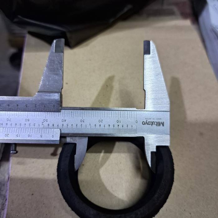 ยาง UC 205 .25 SRM**