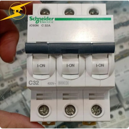 SCHNEIDER Mcb schnider ic60n 3p 32a 3p 3p pull 3 เฟส 32 a A9F74332 3 P