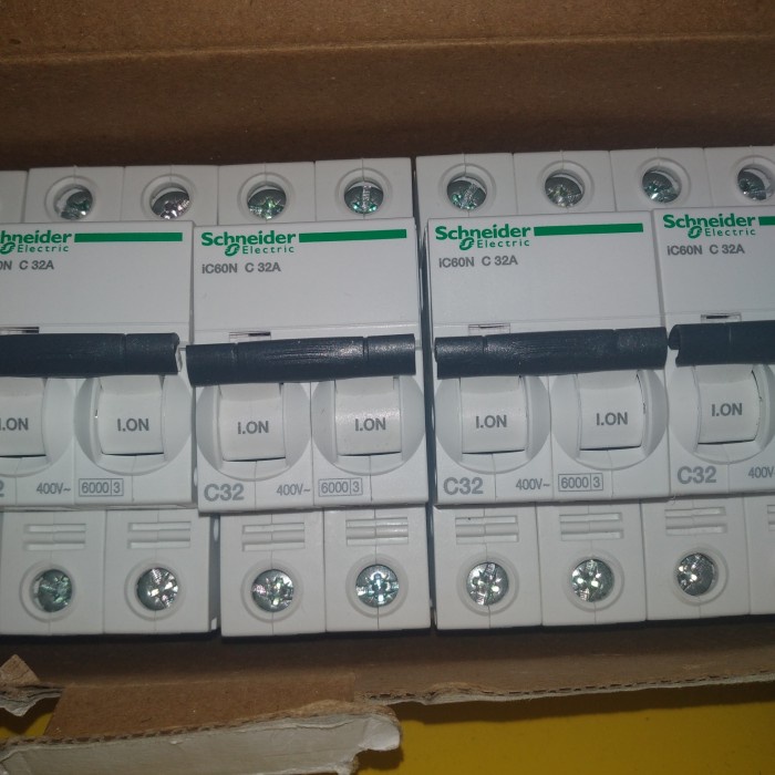 A9F74232 MCB IC60N 2P 32A 6KA SCHNEIDER