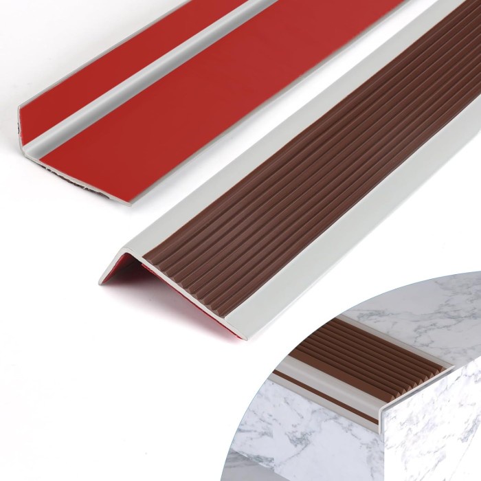 บันไดนิรภัยกันลื่น 1 เมตรพร้อมกาว 3M ประเภท L Step Nosing Rubber Stepnosing