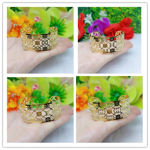 สร้อยข้อมือไทเทเนียม เครื่องประดับผู้หญิง 0439-0442/l51/zz1